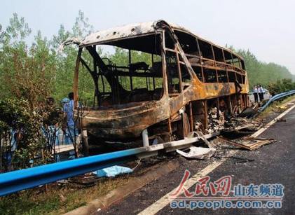 京珠高速起火客车